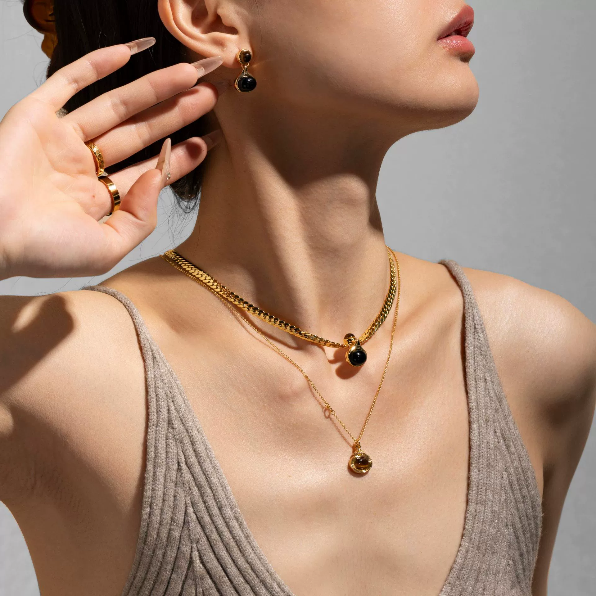 livke-18k-gold-tiger-eye-snake-chain-necklace.jpg (4) LIVKE’s gold tiger eye oval pendant on a snake chain, styled with a linen dress for boho-chic everyday elegance.