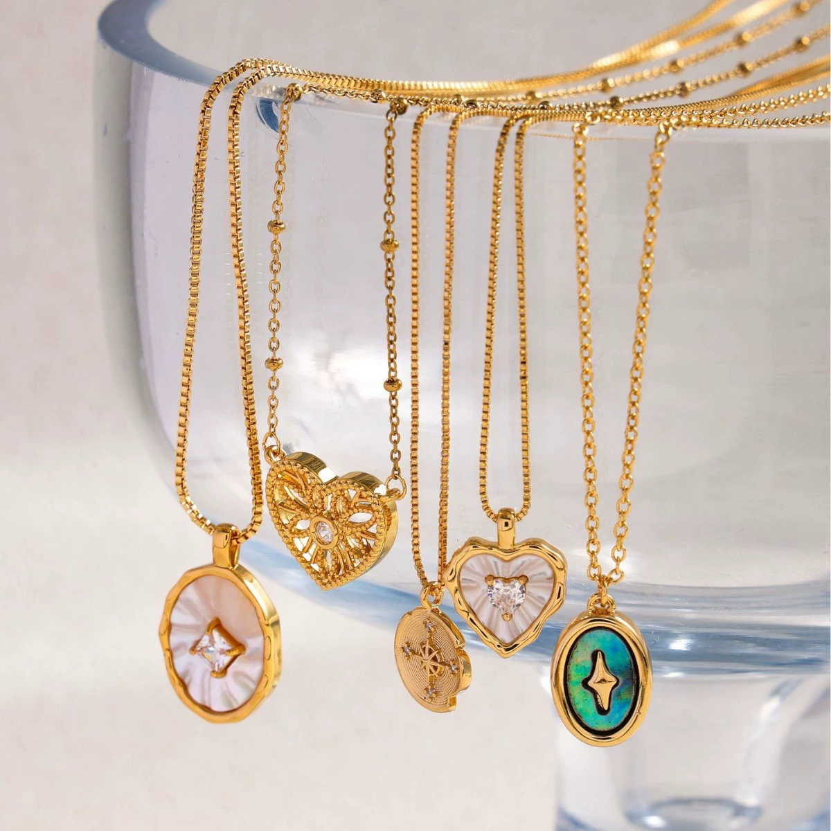 livke-vintage-malachite-gold-necklace (2) LIVKE’s vintage malachite pendant necklace on a black velvet choker, styled for Art Deco-inspired evening elegance.