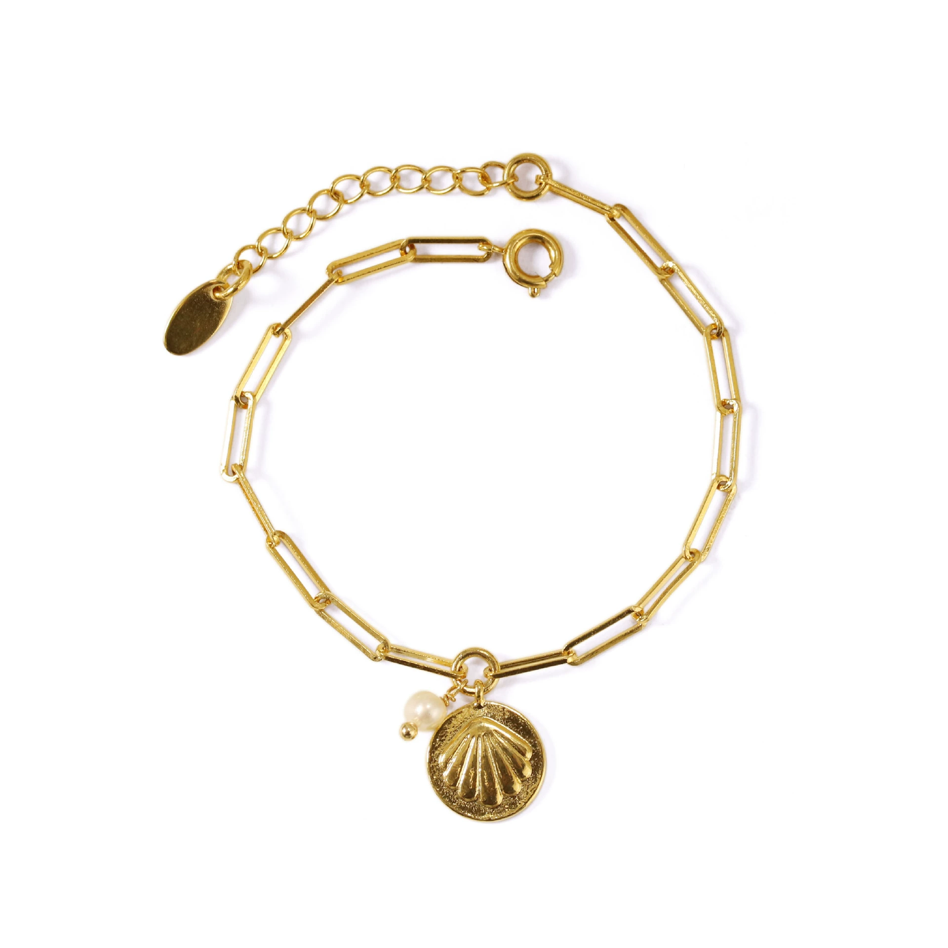 livke-vintage-shell-pearl-bracelet LIVKE’s gold shell and pearl bracelet styled on a wrist with a linen sleeve for coastal everyday elegance.