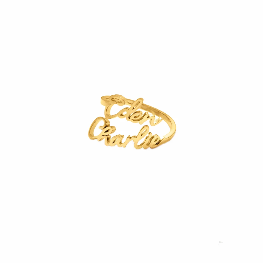 custom-couple-name-open-ring (4) Personalized open-ended couple rings with engraved names "Alex & Sam" in 18K gold.