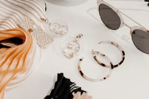 livke earrings size