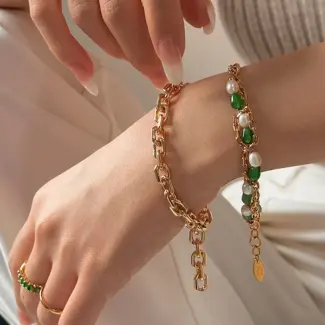 Delicate silver chain bracelet with alternating green aventurine stones and white pearls, perfect for minimalist jewelry lovers and nature-inspired gifts